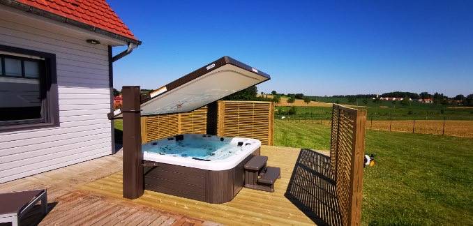 Un spa 5 places exterieur, modèle O575 à Aix-en-Provence - Be Well Spa   Installation de spa haut de gamme partout en France - BE WELL CANADA SPA